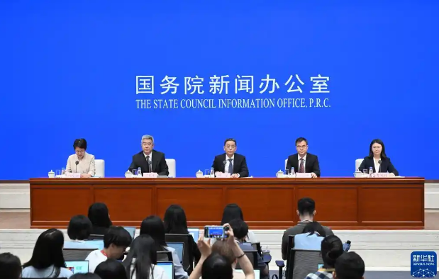 中國經(jīng)濟半年報丨總量增長(cháng)、質(zhì)量提升、變量可控——三重維度解碼中國外貿半年報